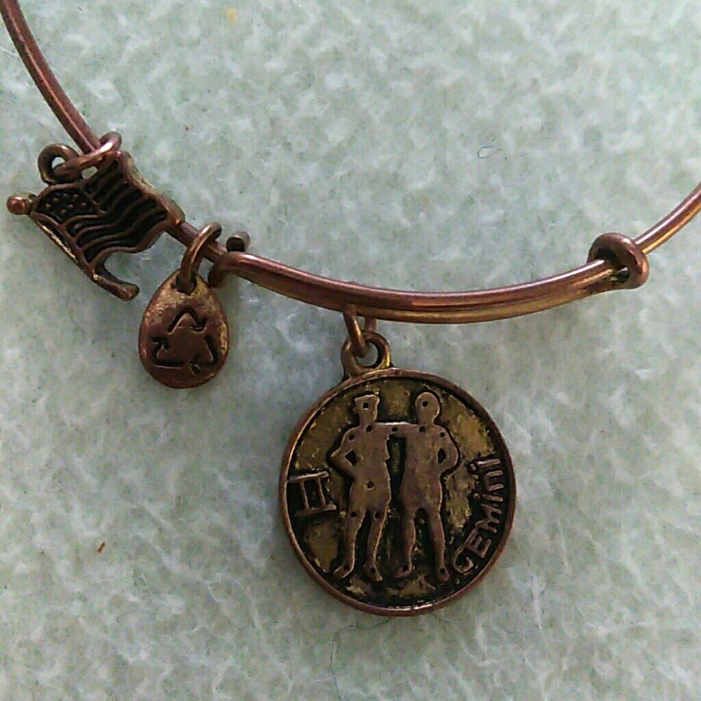 Bracelets - Picture 2 of 4